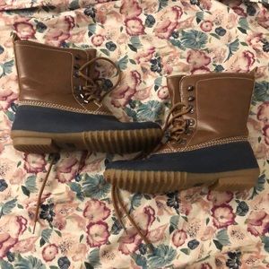 Duck boots